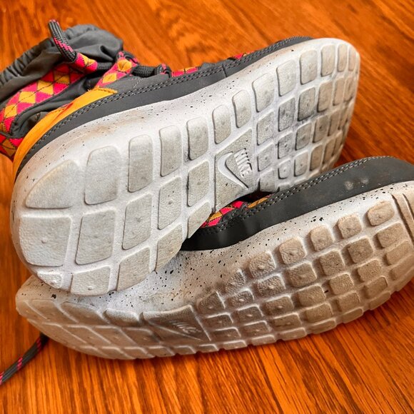 Nike Roshe Run Sneaker Boot – Women’s Size 5 - Picture 4 of 4